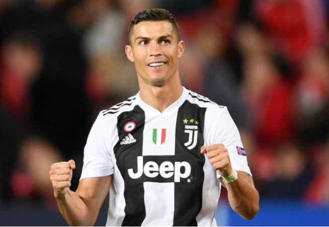 奥尼尔：东契奇没速度没爆发力但总能把对手打爆，我不懂（奥尼尔直言困惑：东契奇速度与爆发力都不占优，却总能击溃对手）