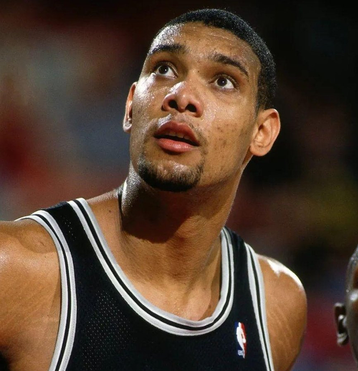 法兰克福vs沃尔夫斯堡：格策、堂安律首发，埃里克森、马耶尔出战（法兰克福战沃尔夫斯堡：格策、堂安律首发，埃里克森、马耶尔披挂上阵）