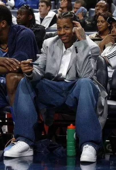 迪乌夫：过去我从没踢过右路，但只要能帮助球队我都愿意去做（迪乌夫：从未司职右路，但为球队我愿意尝试）