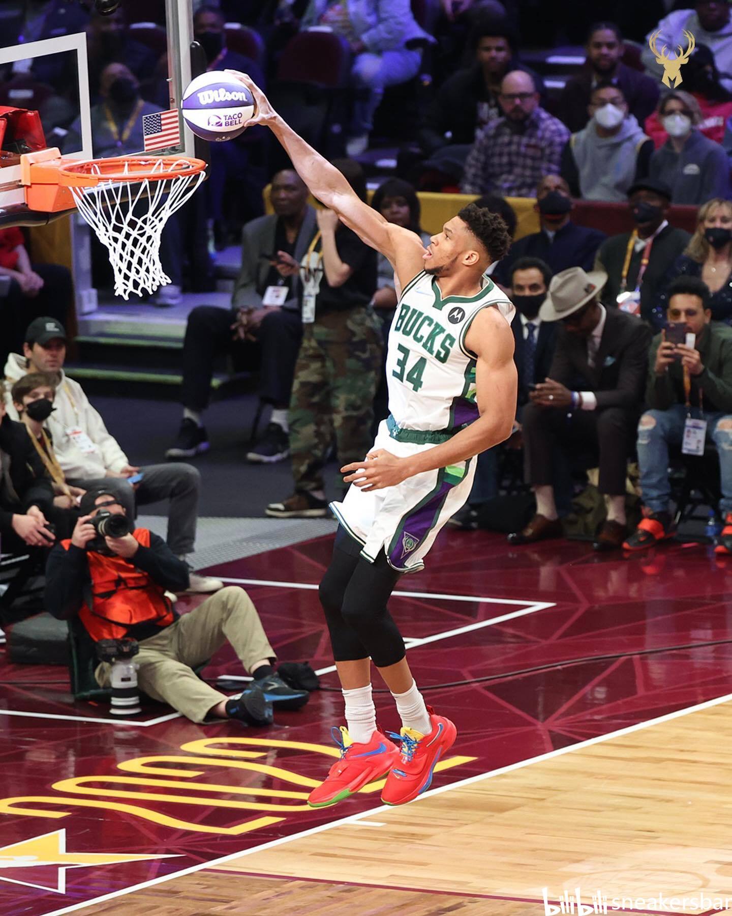 欧冠八强全部出炉，新贵强势晋级引爆热议（欧冠八强尘埃落定，新贵强势突围引发热议）