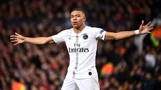 曼联狂丢21球暴露防守隐患，明夏抢免费英超铁卫！阿莫林欲签嫡系（曼联后防连丢21球显隐患，明夏盯上免签英超铁卫，阿莫林力邀爱将加盟）