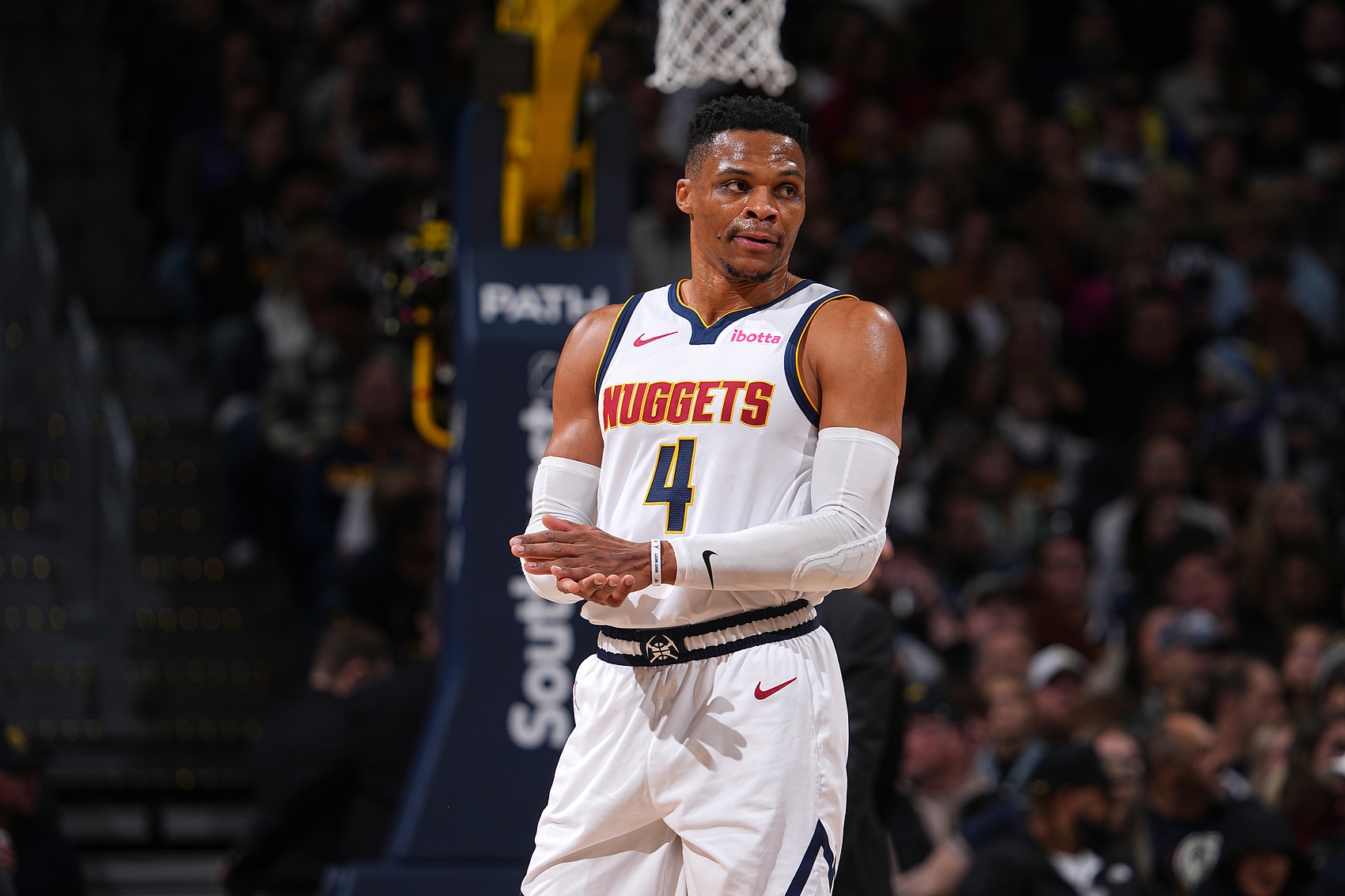 齐沃：在比赛的某个阶段全队都过度兴奋，缺乏清晰的思路（齐沃：比赛一度全队情绪过热，思路不够清晰）