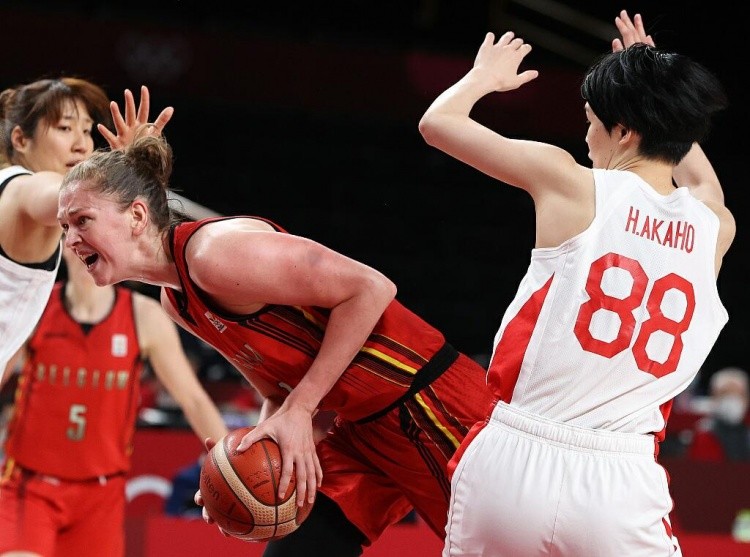 毛剑卿谈汪士钦红牌：给年轻人点自信吧，再网暴把人家暴死了（毛剑卿评汪士钦红牌：别再网暴了，多给年轻人一些自信）