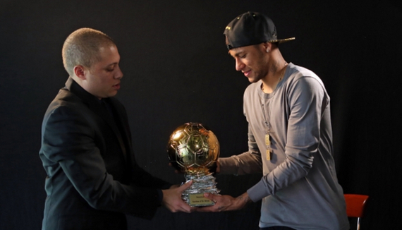 吉诺比利：马刺的表现太精彩了，熬夜11点也值了（吉诺比利称赞马刺：表现惊艳，让我熬到晚上11点也值得）