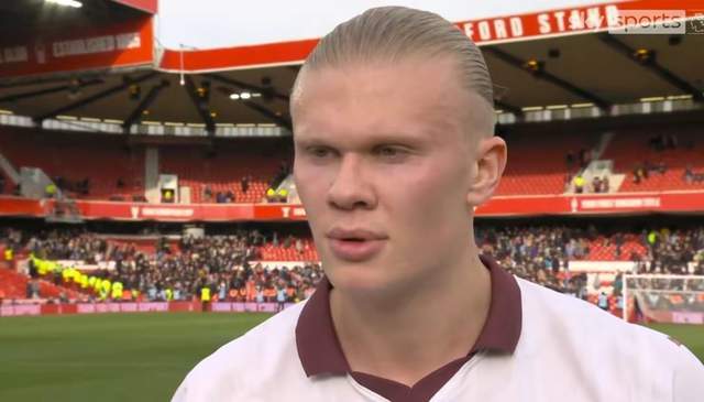 前锋远射破门，球迷现场尖叫（前锋远射世界波破门，现场球迷沸腾）