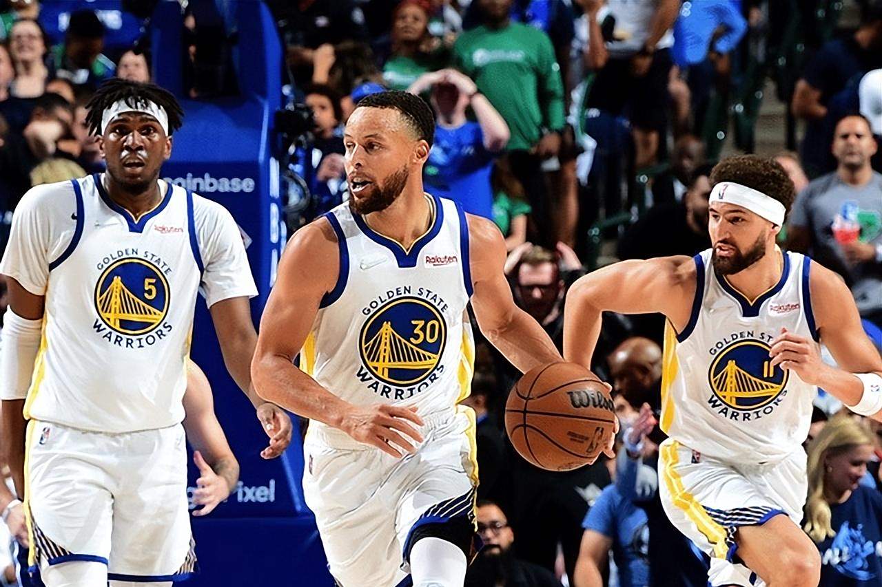 米体：斯帕莱蒂准备重新整合现有球员，由三中卫变阵四后卫（米体：斯帕莱蒂拟重组现有阵容，后防由三中卫改打四后卫）