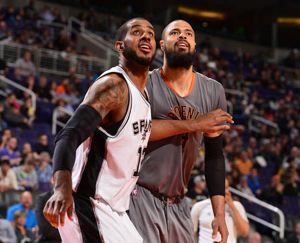 马刺新人连续爆发（马刺新生力量连连发威）