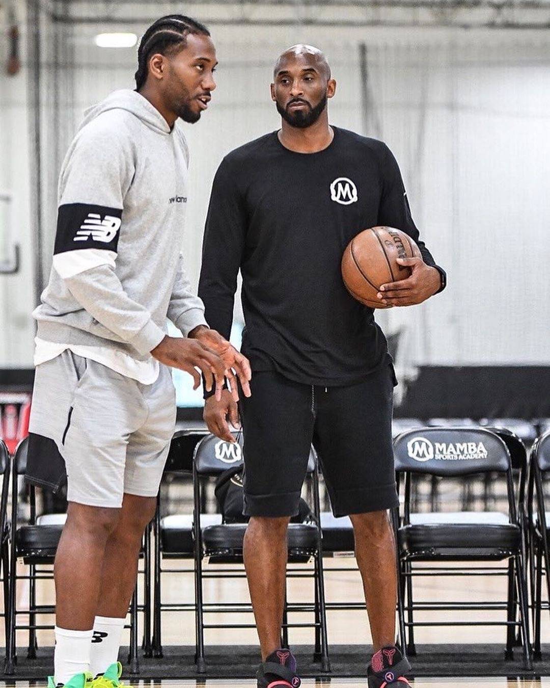 说了啥？卢克曼在被换下时与主教练尤里奇发生口角冲突（被换下不满，卢克曼与主帅尤里奇场边爆发口角）