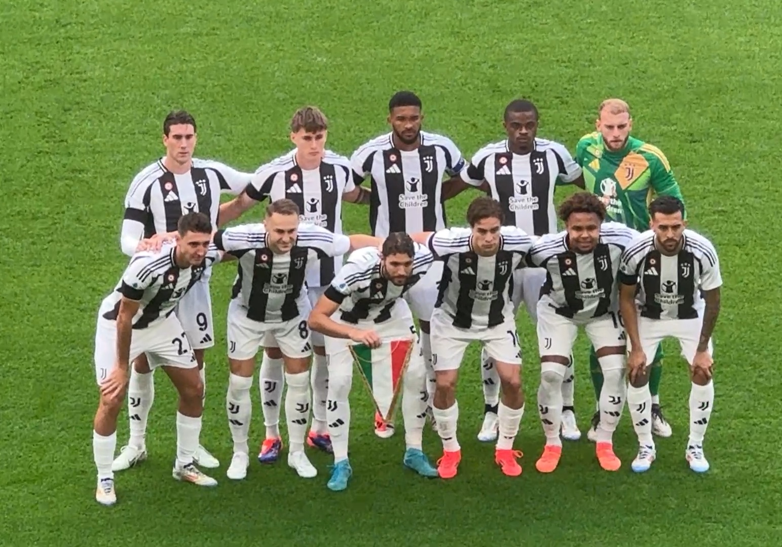 湖人詹姆斯关键封盖锁定胜局（詹姆斯制胜封盖助湖人拿下胜利）