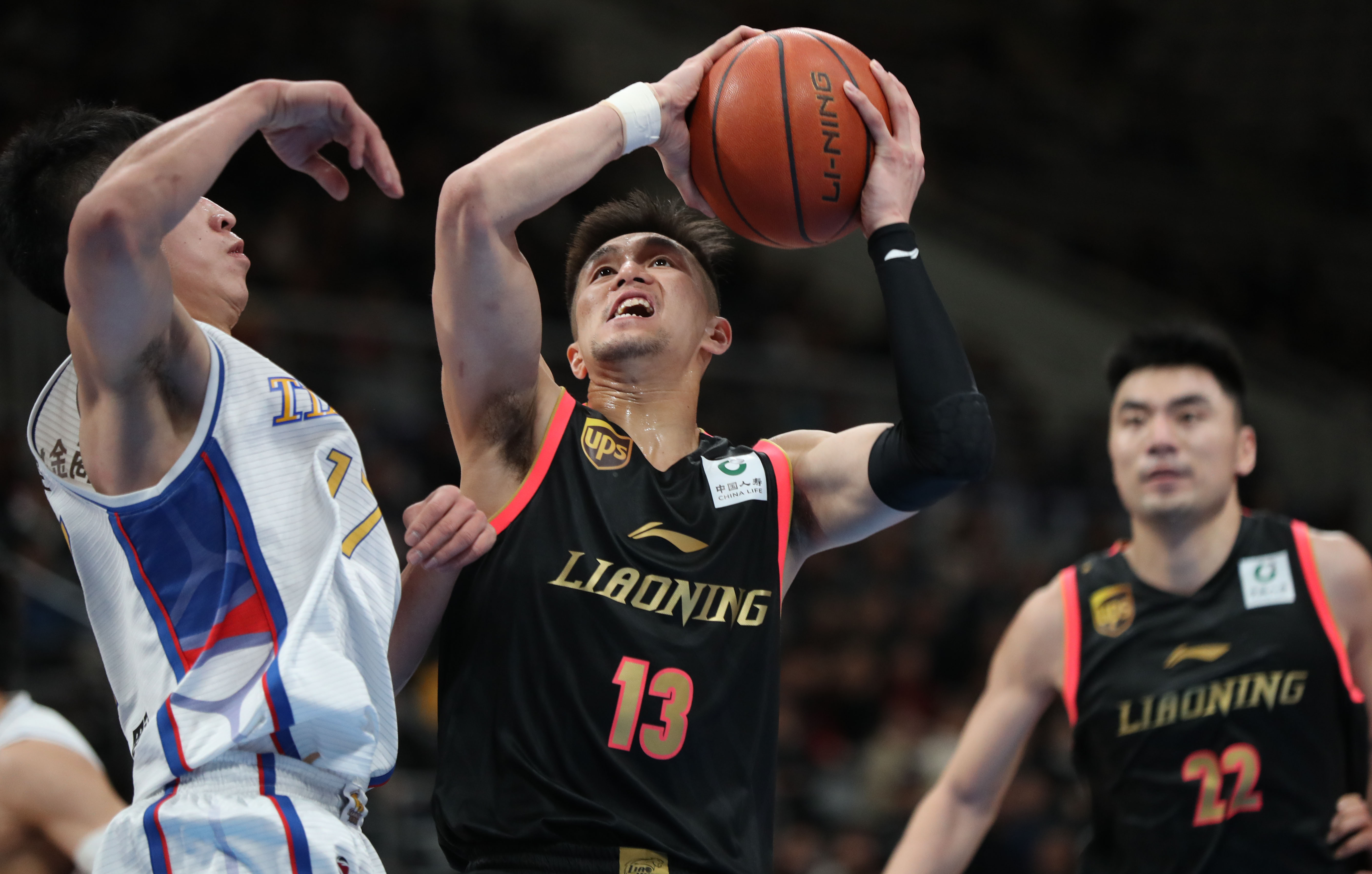 球迷：这比赛能不能多来几场？（球迷热盼：这样的比赛能多安排几场吗？）