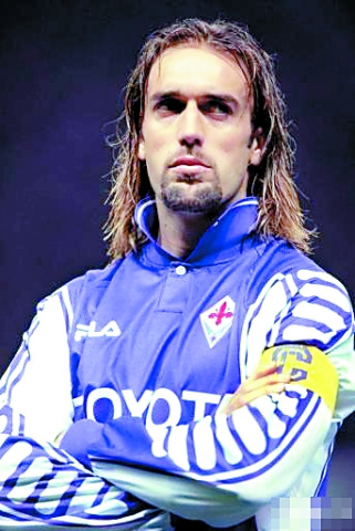 进球有错论! 姆巴佩83场73球，年度59球追平C罗，被吐槽伤害皇马（进球也有错？姆巴佩83战73球、年度59球追平C罗，却遭吐槽伤害皇马）