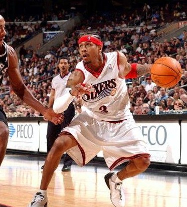 湖人vs火箭前瞻：东契奇出战成疑，詹杜迎第五次圣诞对决（湖人战火箭赛前看点：东契奇出场存疑，詹杜圣诞夜第五次交锋）