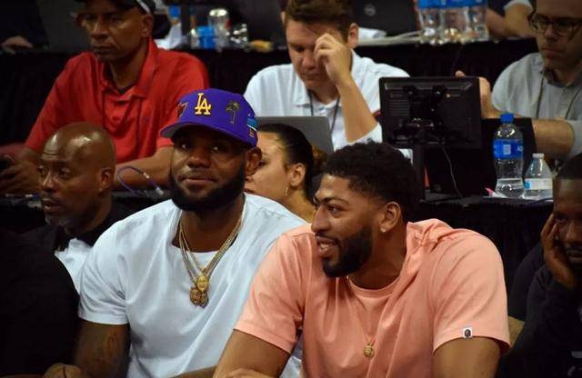 铜梁龙选帅举棋不定！张外龙或绝迹中超江湖，谢晖带队一年游？刘建业或逆袭（铜梁龙主帅悬而未决：张外龙或告别中超，谢晖恐成一年过客？刘建业迎逆袭良机）