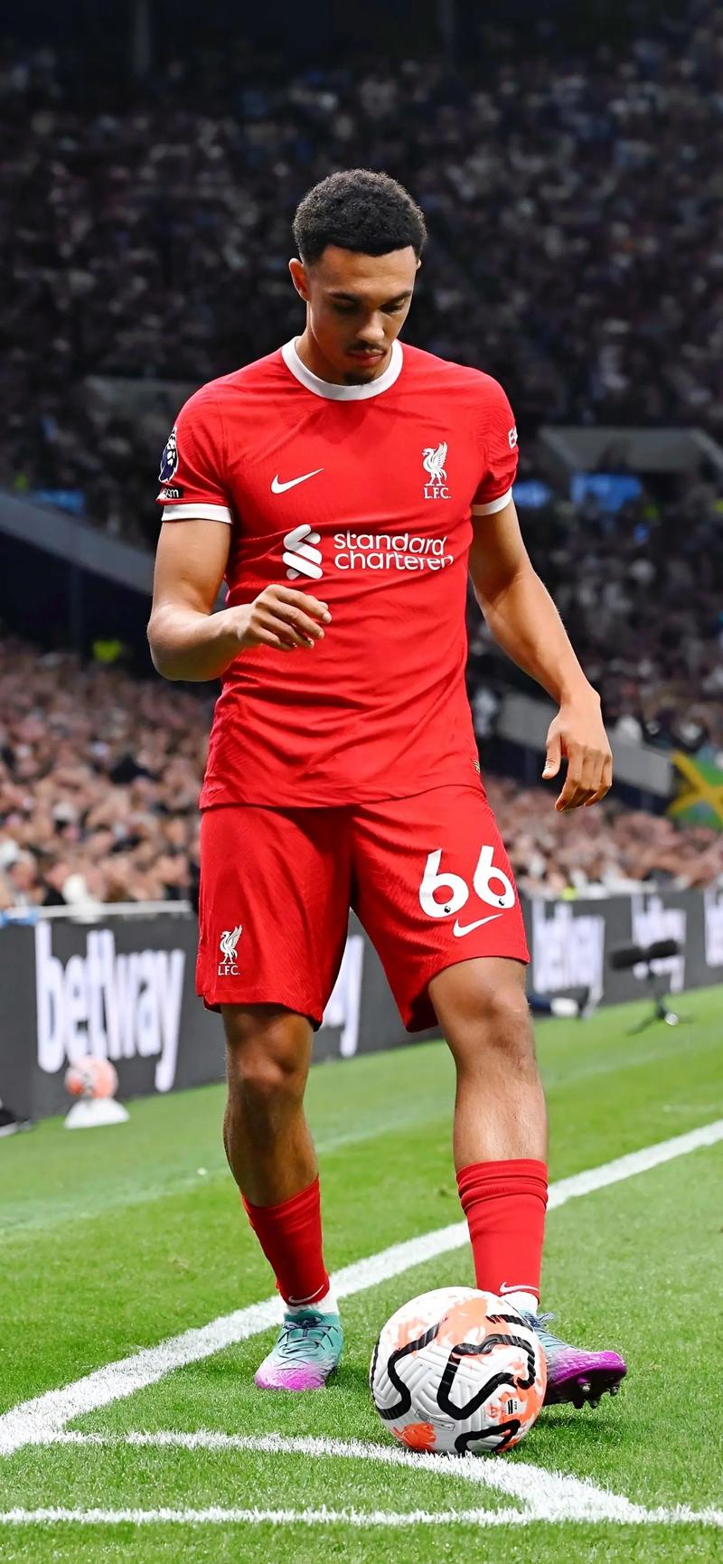 世俱杯夺冠赔率：巴黎1赔2.37领跑 皇马紧追（世俱杯夺冠赔率更新：巴黎2.37倍领衔 皇马紧追不舍）