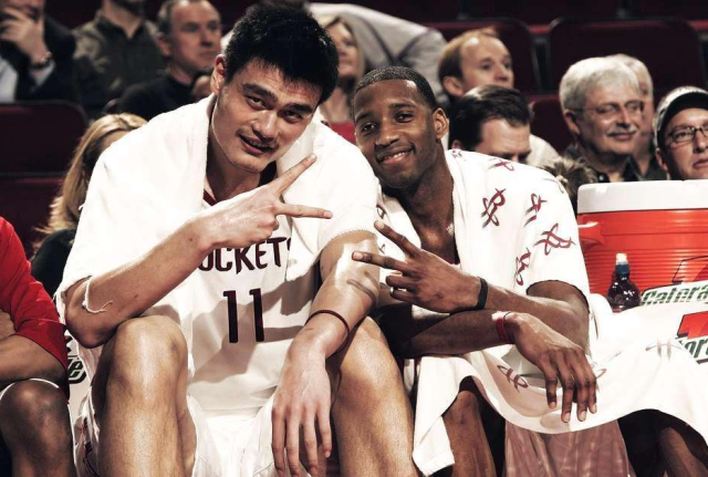 懂球帝12周年120大瞬间决赛：梅西捧大力神杯PK武磊绝平巴萨（懂球帝12周年120大瞬间终极对决：梅西高举大力神杯对阵武磊绝平巴萨）