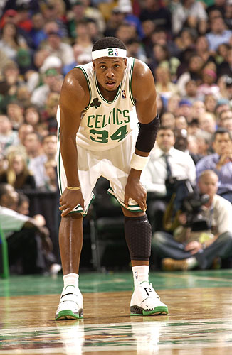 猛得很！英格拉姆首节7中6高效砍下17分3板2助2断（英格拉姆火力全开：首节7投6中轰17分，外加3板2助2断）