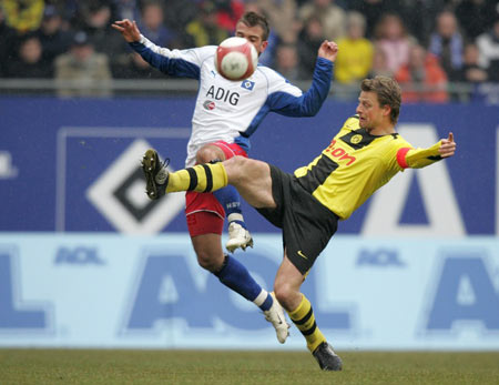 世界足球先生身上的反种族歧视争议（围绕世界足球先生的反种族歧视风波）