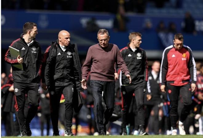 杜锋笑称球迷喊徐杰声音更大，广东男篮感谢武汉赛区（杜锋打趣：球迷为徐杰呐喊最响，广东男篮向武汉赛区致谢）