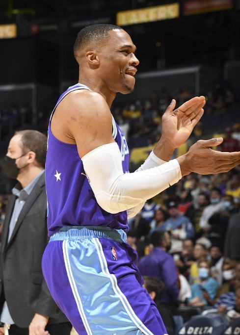 欧冠积分榜分析：各队晋级形势紧张,（欧冠积分盘点：晋级争夺愈发激烈）