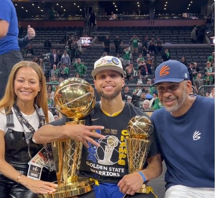 萨拉维亚：C罗是我的榜样，他是世界上任何运动员最好的代表（萨拉维亚盛赞C罗：我的榜样，也是全球运动员的最佳典范）