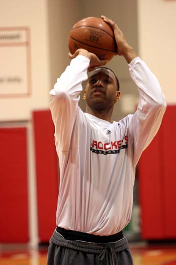 那不勒斯外线射门精准制胜（那不勒斯远射精准锁定胜局）