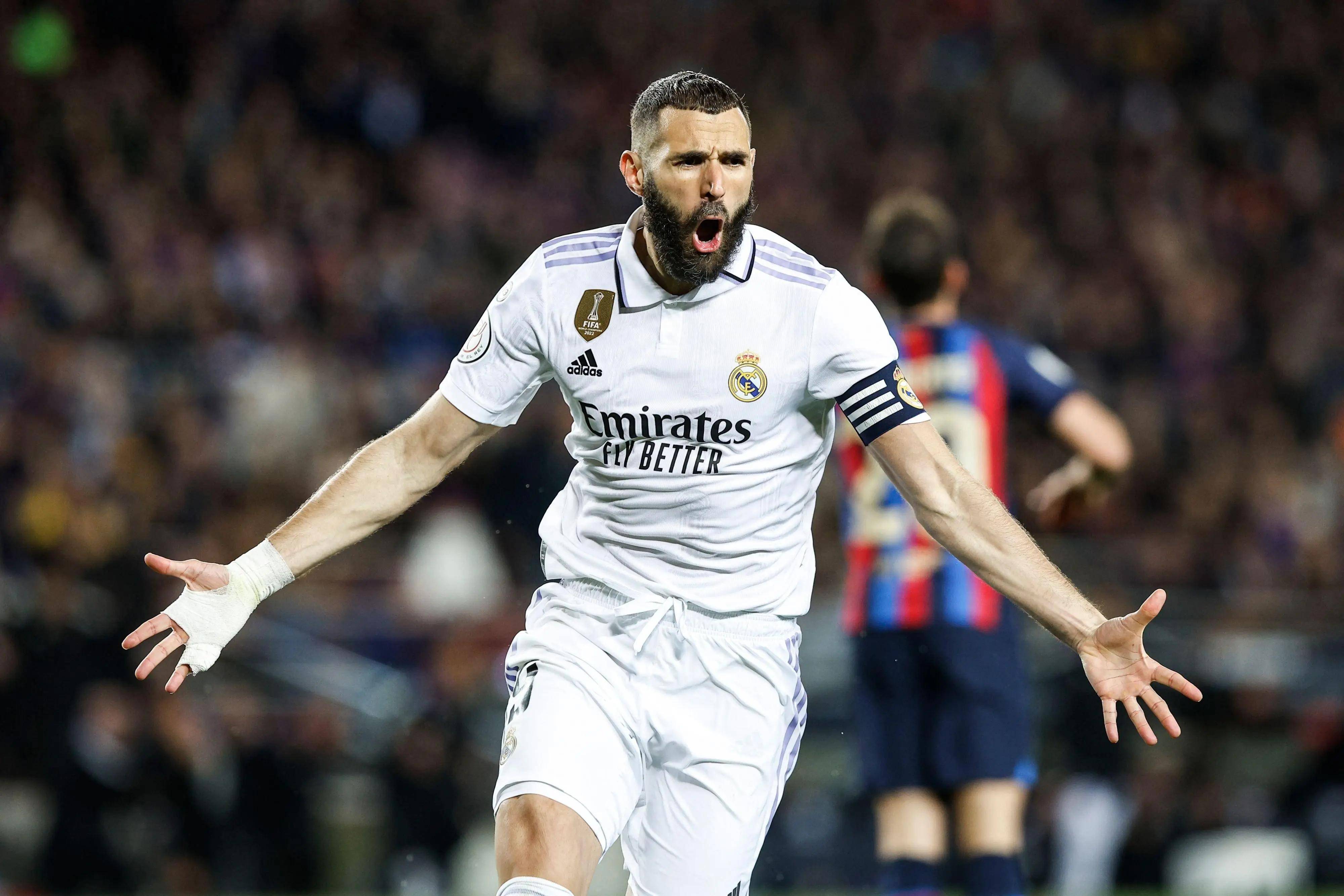 莫伦特斯：皇马应该公开力挺阿隆索；部分球员已脱离球队计划（莫伦特斯：皇马应公开支持阿隆索，部分球员已不在球队计划内）