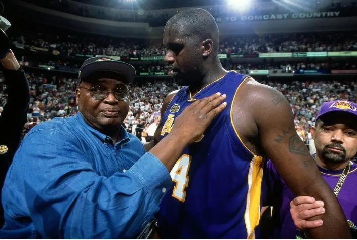 毕包后卫维维安：西班牙队竞争总非常激烈，现在不会去想这些（毕包后卫维维安：西班牙队竞争向来激烈，我暂时不会考虑这些）