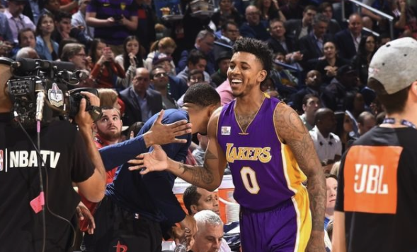 高效发挥！胡金秋20分钟9投8中轻取19分5篮板（效率爆表！胡金秋20分钟9投8中砍下19分5篮板）